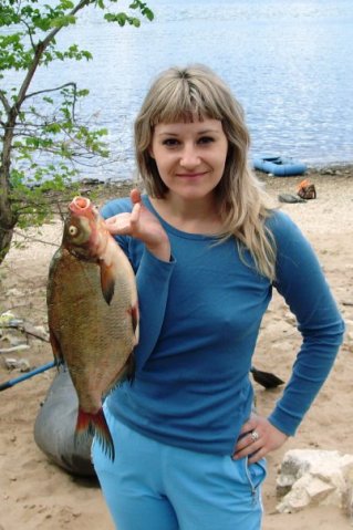 186girls fishing.